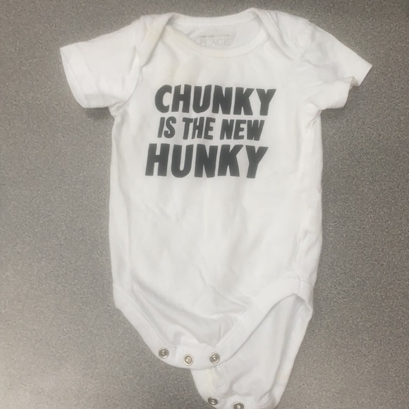 2 0-3 month onesies with hand knitted new born hat - Picture 4 of 9